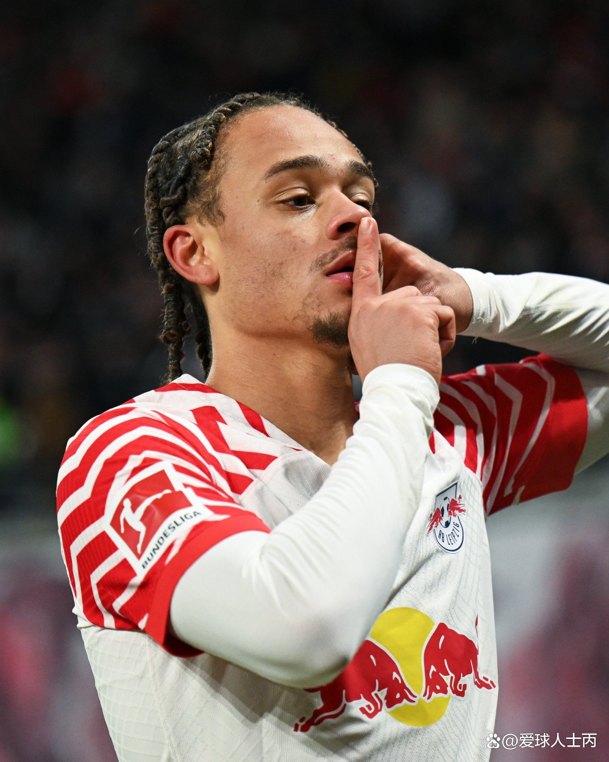 爱游戏体育APP下载穆古鲁扎迎来二十赛季出色发挥,利物浦观众热烈欢呼!(贡萨洛拉莫斯确认留队新)