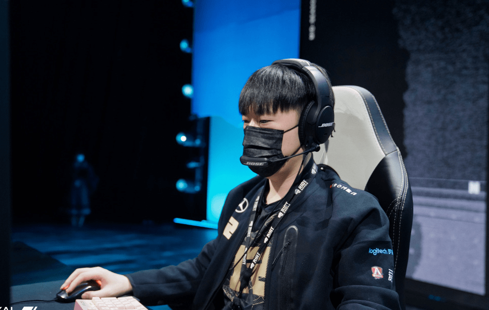 爱游戏官方正版APPUzi新星反败为胜表现突出，MAD前途光明！(反败为胜打一数字789)