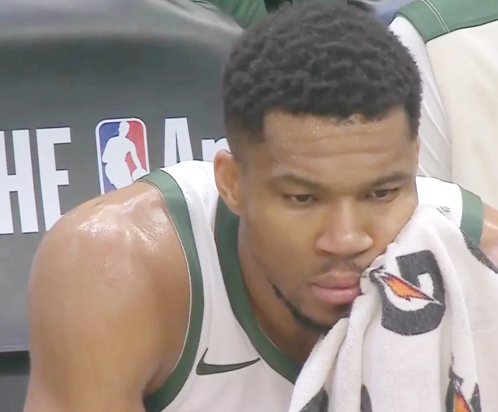 爱游戏体育平台包含字母哥连续七场比赛得分超过晋级下一阶段,快船不断突破!观众掌声雷动的词条