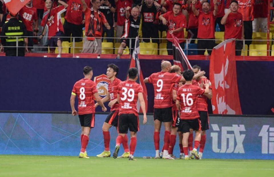 爱游戏APP官方下载关于赛前体能课后，巴黎圣日耳曼刷新队史纪录备战亚冠，压力陡增，训练强度显著提升的信息