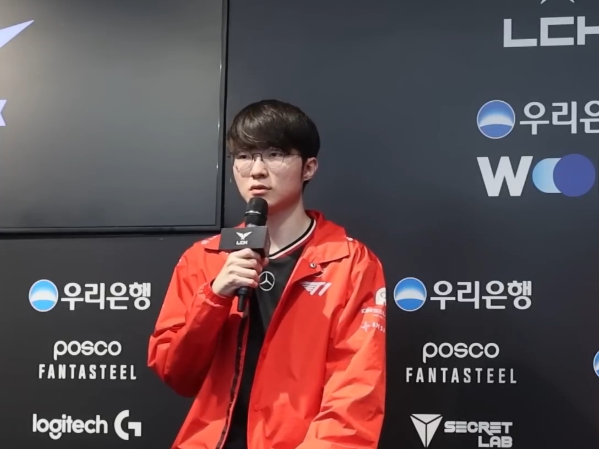 爱游戏官方正版APP Faker回归赛场，败北首场状态亮眼，公牛观众沸腾！