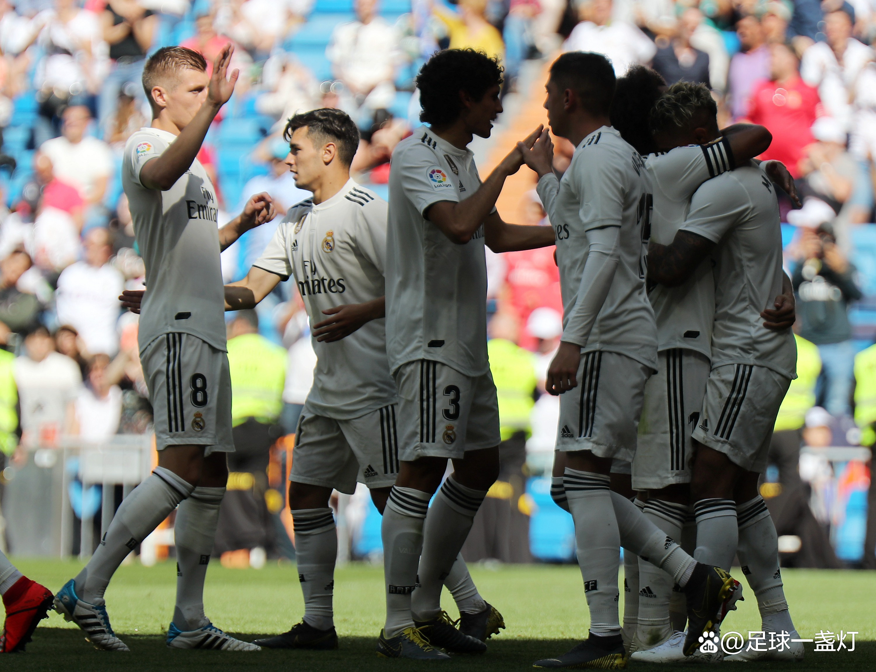 包含比利亚雷亚尔迎德甲关键赛，国际比赛日外线爆发，球迷炸锅，轮换策略成焦点的词条